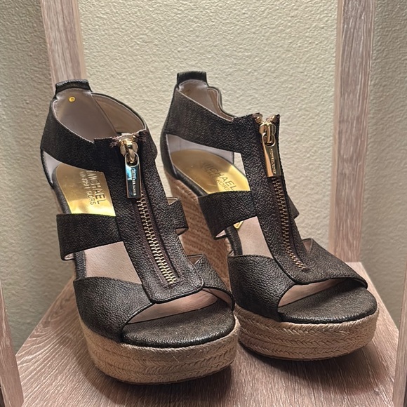 Michael Kors Brown Wedge Sandals 👡 - Picture 1 of 3